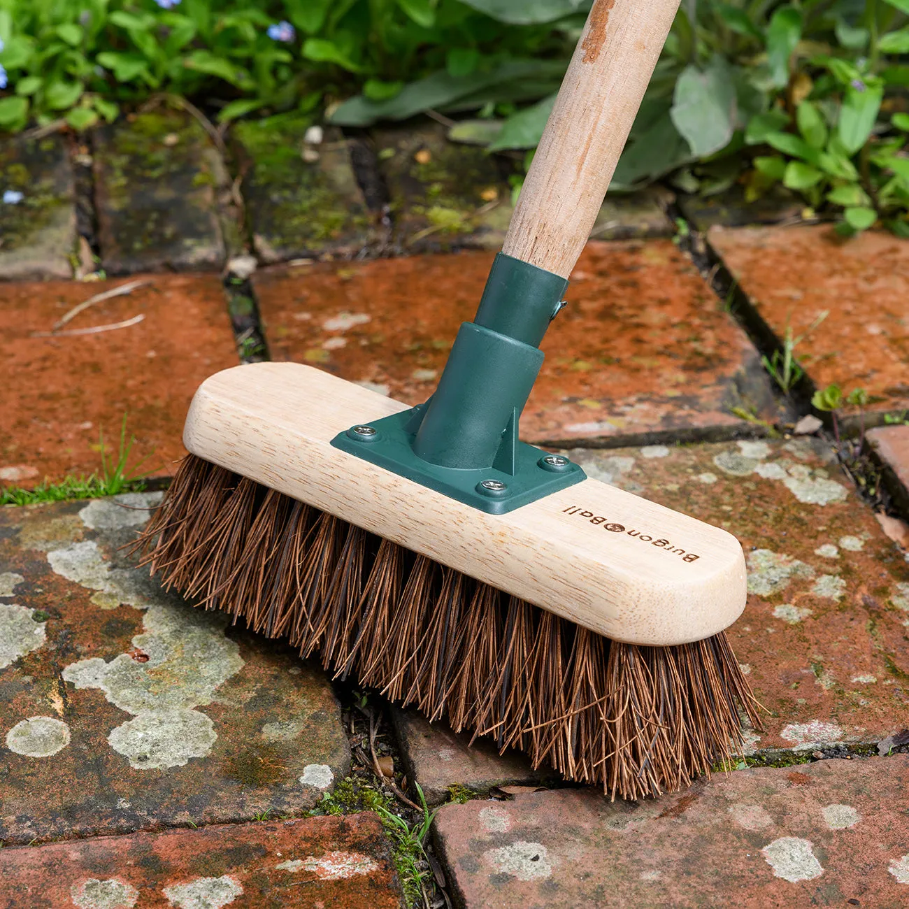 9-inch Deck and Scrubbing Brush - RHS Endorsed
