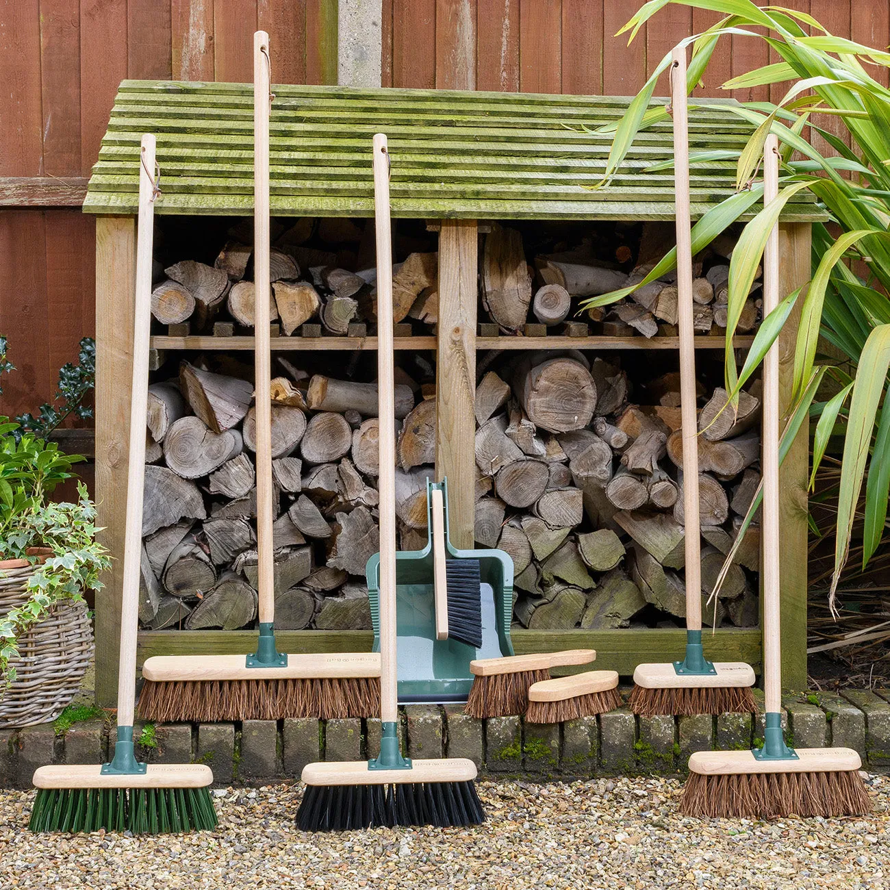 9-inch Deck and Scrubbing Brush - RHS Endorsed